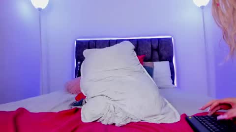 Snapshot of michel_morrinson chatting on 02/13/25, 03:46 Michelle online show from 02/13/25, 03:46