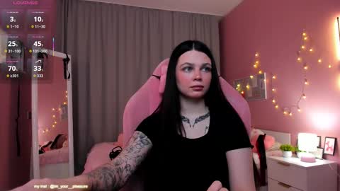 Snapshot of michela_fruet chatting on 11/30/25, 01:09 Kate online show from 11/30/25, 01:09