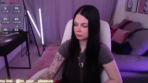 Snapshot of michela_fruet chatting on 12/04/25, 01:04 Kate online show from 12/04/25, 01:04