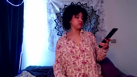 Snapshot of michell_bling chatting on 12/15/24, 01:22 Michi online show from 12/15/24, 01:22