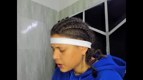 Snapshot of michell_rs chatting on 03/05/25, 01:10 michell_rs online show from 03/05/25, 01:10