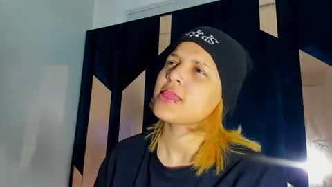 Snapshot of michell_rs chatting on 09/20/25, 04:46 michell_rs online show from 09/20/25, 04:46