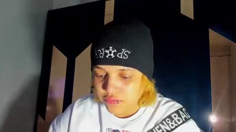 Snapshot of michell_rs chatting on 09/29/25, 03:22 michell_rs online show from 09/29/25, 03:22