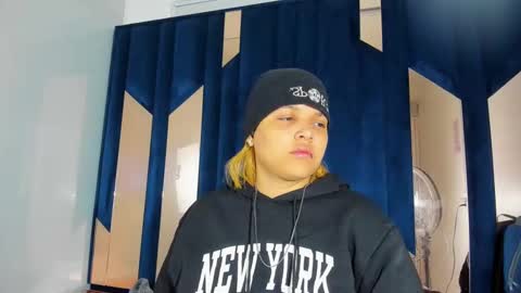 Snapshot of michell_rs chatting on 10/30/25, 04:14 michell_rs online show from 10/30/25, 04:14