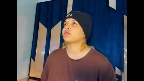 Snapshot of michell_rs chatting on 11/04/25, 06:45 michell_rs online show from 11/04/25, 06:45