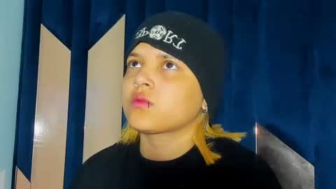 Snapshot of michell_rs chatting on 11/13/25, 03:16 michell_rs online show from 11/13/25, 03:16