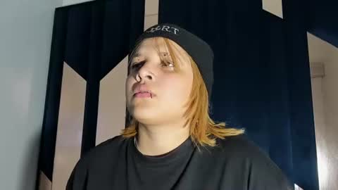 Snapshot of michell_rs chatting on 11/23/25, 03:50 michell_rs online show from 11/23/25, 03:50