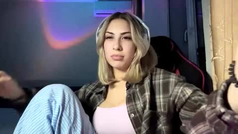 Snapshot of michellcrumpacker chatting on 11/02/25, 05:04 michellcrumpacker online show from 11/02/25, 05:04