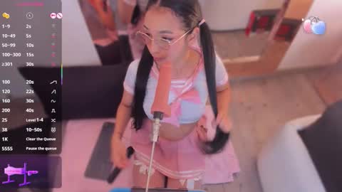 michelle_cutee_ online show from 11/17/25, 08:03