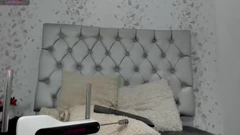 Snapshot of michelle_perla chatting on 09/23/25, 07:17 michelle perla online show from 09/23/25, 07:17