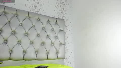 Snapshot of michelle_perla chatting on 10/14/25, 06:42 michelle perla online show from 10/14/25, 06:42