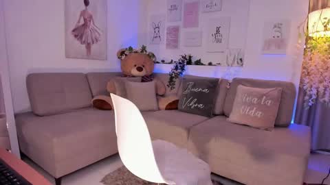 Snapshot of michelle_se chatting on 12/29/24, 12:20 Michelle online show from 12/29/24, 12:20