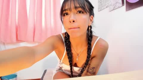 Snapshot of michelle_se chatting on 02/10/25, 02:26 Michelle online show from 02/10/25, 02:26