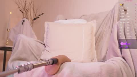 Snapshot of michelleblow chatting on 10/19/25, 11:16 Michelle online show from 10/19/25, 11:16