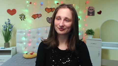 Snapshot of michellee11 chatting on 03/05/25, 12:11 Michel online show from 03/05/25, 12:11