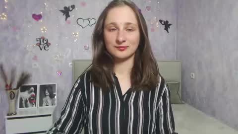 Snapshot of michellee11 chatting on 03/11/25, 12:28 Michel online show from 03/11/25, 12:28