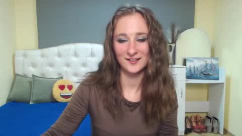 Snapshot of michellee11 chatting on 11/05/25, 12:38 Michel online show from 11/05/25, 12:38