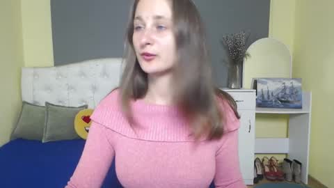 Snapshot of michellee11 chatting on 11/08/25, 12:05 Michel online show from 11/08/25, 12:05