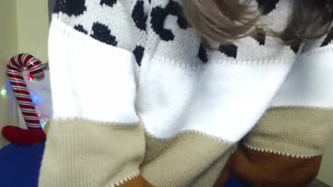 Snapshot of michellee11 chatting on 12/15/25, 12:20 Michel online show from 12/15/25, 12:20