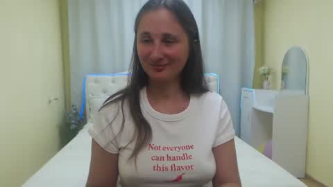 Snapshot of michellee11 chatting on 07/09/26, 12:31 Michel online show from 07/09/26, 12:31