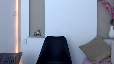 Michelle online show from 11/11/25, 01:22