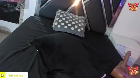 Snapshot of michellelewiss_ chatting on 11/27/25, 12:35 Michelle online show from 11/27/25, 12:35