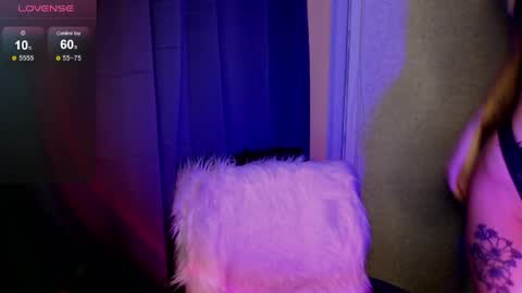 Snapshot of michellevelour chatting on 05/17/26, 05:09 Michelle online show from 05/17/26, 05:09