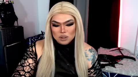 Snapshot of michellevixen921 chatting on 10/30/25, 05:57 Michelle online show from 10/30/25, 05:57