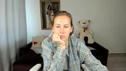 Snapshot of michellewoitsik chatting on 05/19/26, 04:41 Michelle online show from 05/19/26, 04:41