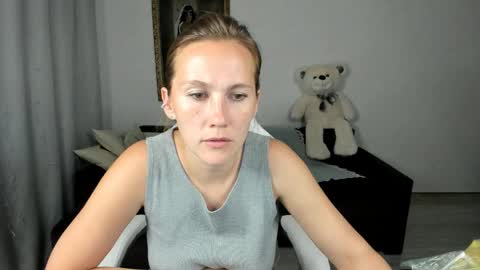 Snapshot of michellewoitsik chatting on 05/25/26, 04:24 Michelle online show from 05/25/26, 04:24