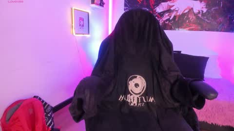 michonne_09 online show from 11/22/25, 10:20