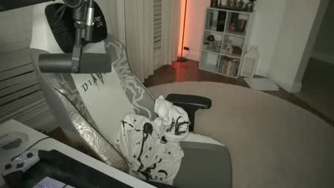 Snapshot of mickaelawest chatting on 12/15/25, 11:09 Mickaela West online show from 12/15/25, 11:09