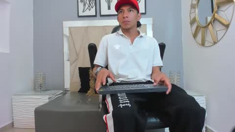 mickey online show from 10/19/25, 07:03