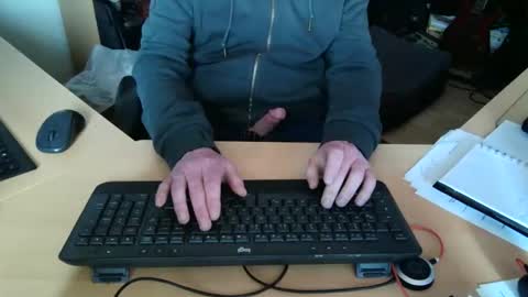 Snapshot of mickyj chatting on 04/20/26, 01:58 mickyj online show from 04/20/26, 01:58