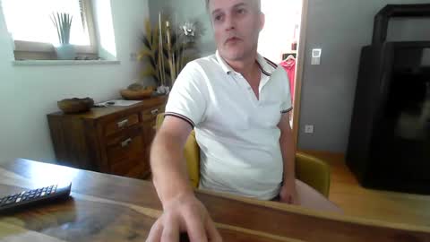 Snapshot of microsbody chatting on 06/26/26, 02:43 microsbody online show from 06/26/26, 02:43