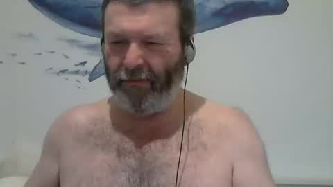 Snapshot of midhir chatting on 01/22/25, 09:32 kike online show from 01/22/25, 09:32