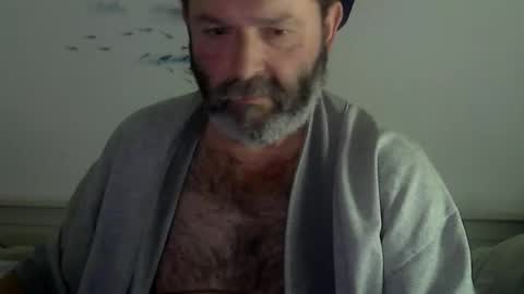 Snapshot of midhir chatting on 01/28/25, 02:53 kike online show from 01/28/25, 02:53