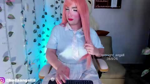 Snapshot of midnight_angell chatting on 09/29/25, 12:27 online show from 09/29/25, 12:27