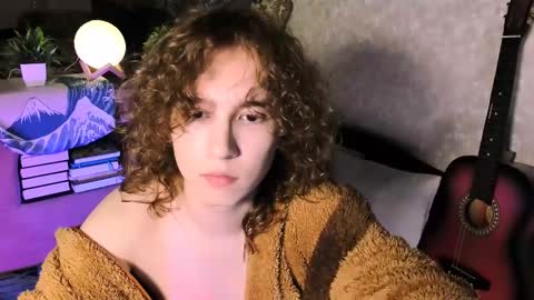 Max online show from 02/10/25, 02:37