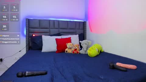 Snapshot of midnight_vk chatting on 12/13/24, 01:26 VanyaKlaus online show from 12/13/24, 01:26