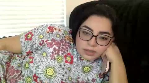 midnightbruja111 online show from 12/04/25, 08:17