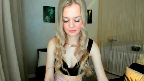 midnighteaura online show from 04/25/26, 04:26