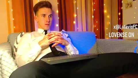 Snapshot of midnighter__ chatting on 12/19/25, 07:10 Alexey or just Alex online show from 12/19/25, 07:10