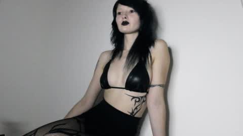 Snapshot of midnightsiren chatting on 10/16/25, 11:06 midnightsiren online show from 10/16/25, 11:06