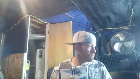 Snapshot of midtownhustler chatting on 09/23/25, 12:08 midtownhustler online show from 09/23/25, 12:08