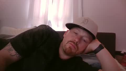 Snapshot of midtownhustler chatting on 09/28/25, 04:01 midtownhustler online show from 09/28/25, 04:01