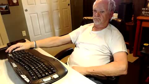 midwestdad09 online show from 10/22/25, 09:25