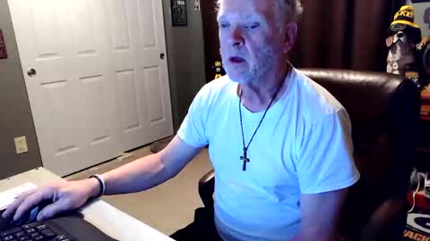 midwestdad09 online show from 12/19/25, 08:10