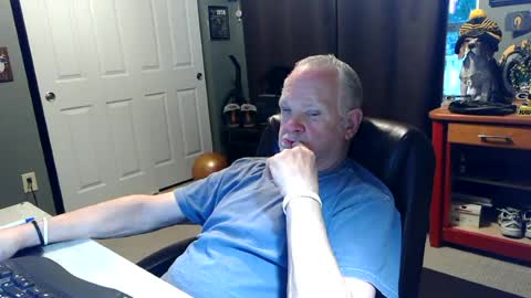 Snapshot of midwestdad09 chatting on 06/21/26, 11:18 midwestdad09 online show from 06/21/26, 11:18
