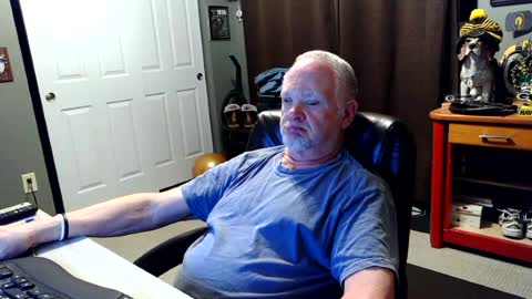 Snapshot of midwestdad09 chatting on 06/22/26, 06:10 midwestdad09 online show from 06/22/26, 06:10